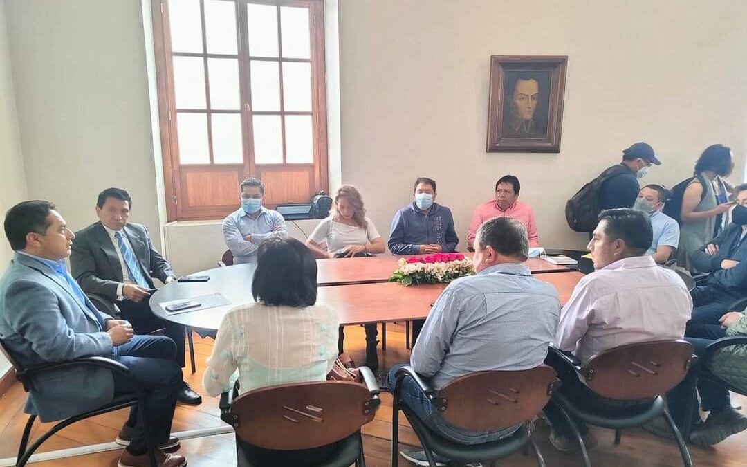 Los productores avícolas de Tungurahua se reunieron con el Gobernador